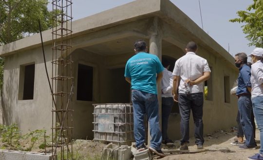 Starbucks colabora con Habitat for Humanity en República Dominicana para apoyar con viviendas a familias en Santo Domingo