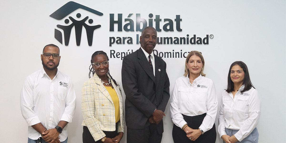 Hábitat Dominicana recibe visita de Encargado de Negocios de Embajada de Estados Unidos
