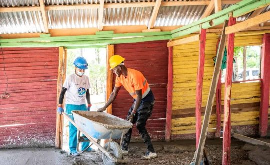 CEPM y Hábitat para la Humanidad mejoran viviendas en comunidades vulnerables