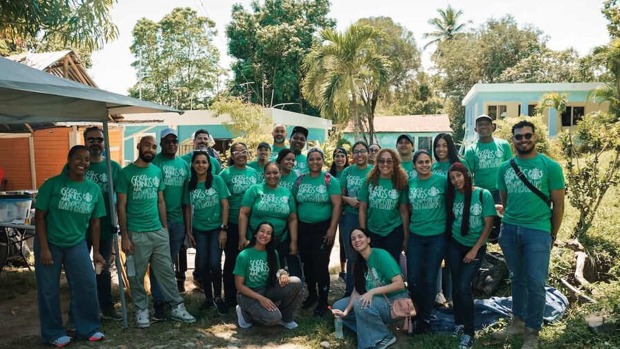 Starbucks y Hábitat para la Humanidad realizan brigada constructiva en San Cristóbal