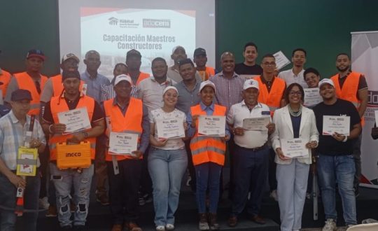 Adocem y Hábitat capacitan a maestros constructores en buenas prácticas