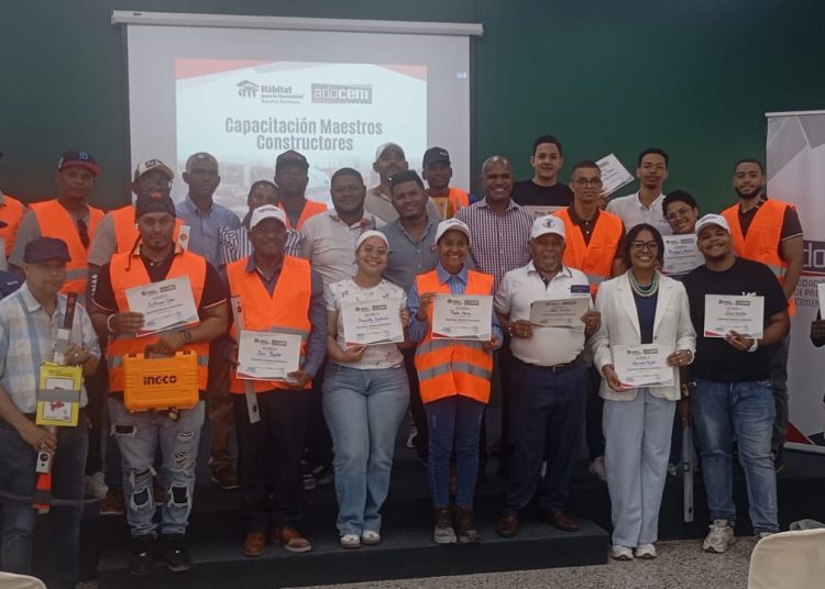 Adocem y Hábitat capacitan a maestros constructores en buenas prácticas